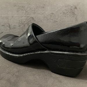 ❤️2 for $15❤️ BORN CLOGS